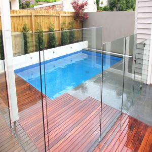 Zwembadomheining van gehard glas