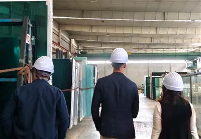 Belgische klanten bezoeken MIGO GLASS voor fabrieksaudit en lanceren nieuw pa...