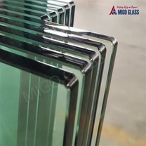 Gehard glas voor dekrailing