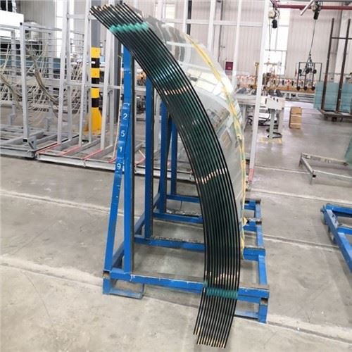 Gebogen gelaagd glas